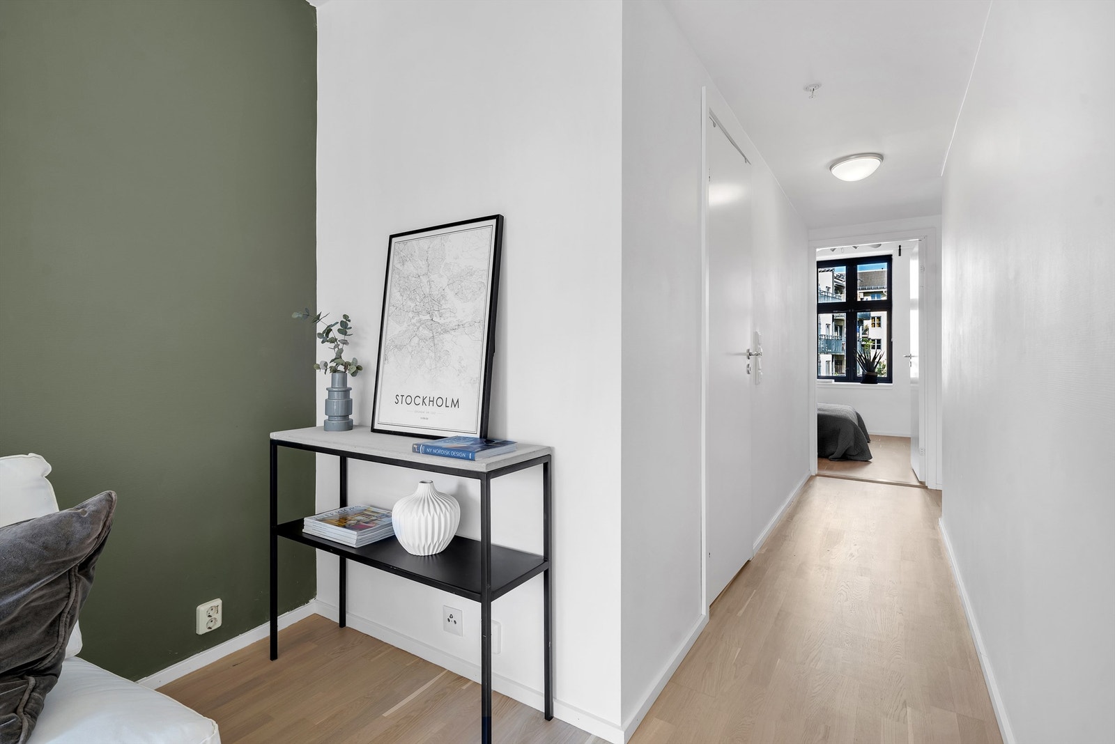 Uttak til TV og fibernett i stue Galleribilde