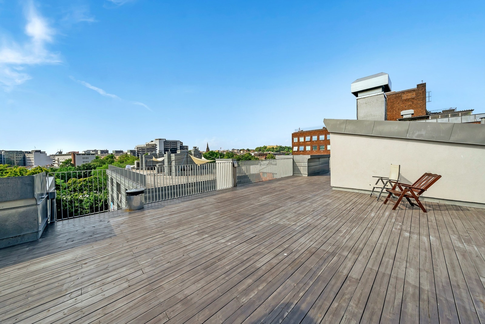 Stor solrik felles takterrasse Galleribilde