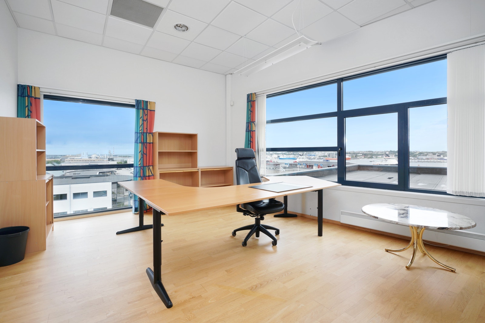 Kontor med flott utsikt Galleribilde