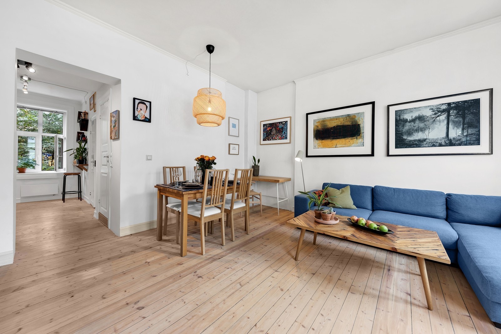 Godt bevart originalt tregulv - Gjennomgående løsning med lys fra begge sider Galleribilde