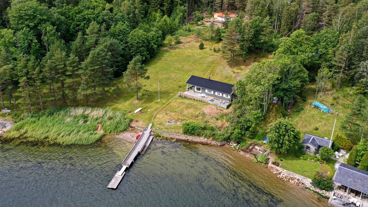 Her våkner du til måkeskrik, bølgeskvulp og roen du drømmer om når du skal kjøpe deg hytte. Galleribilde