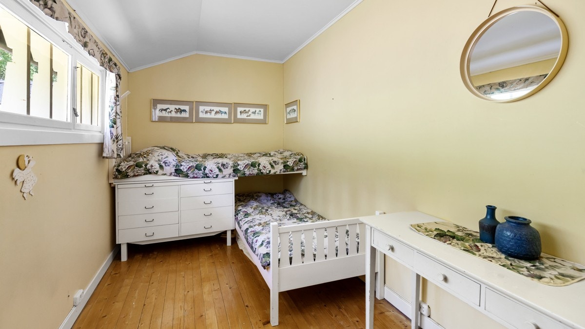 Det ene rommet har kun adkomst fra inngangsplattingen, en praktisk løsning om noen ønsker å være litt avskjermet. Galleribilde