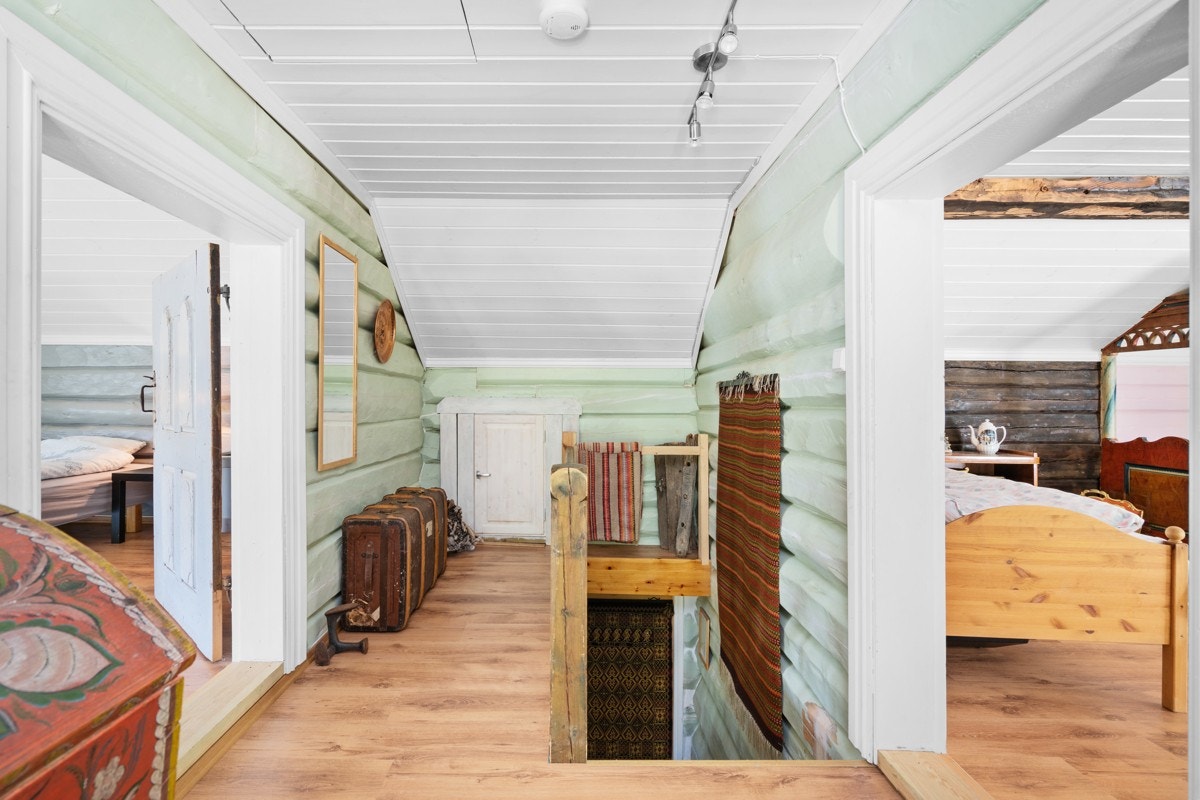 Gang med trapp ned Galleribilde