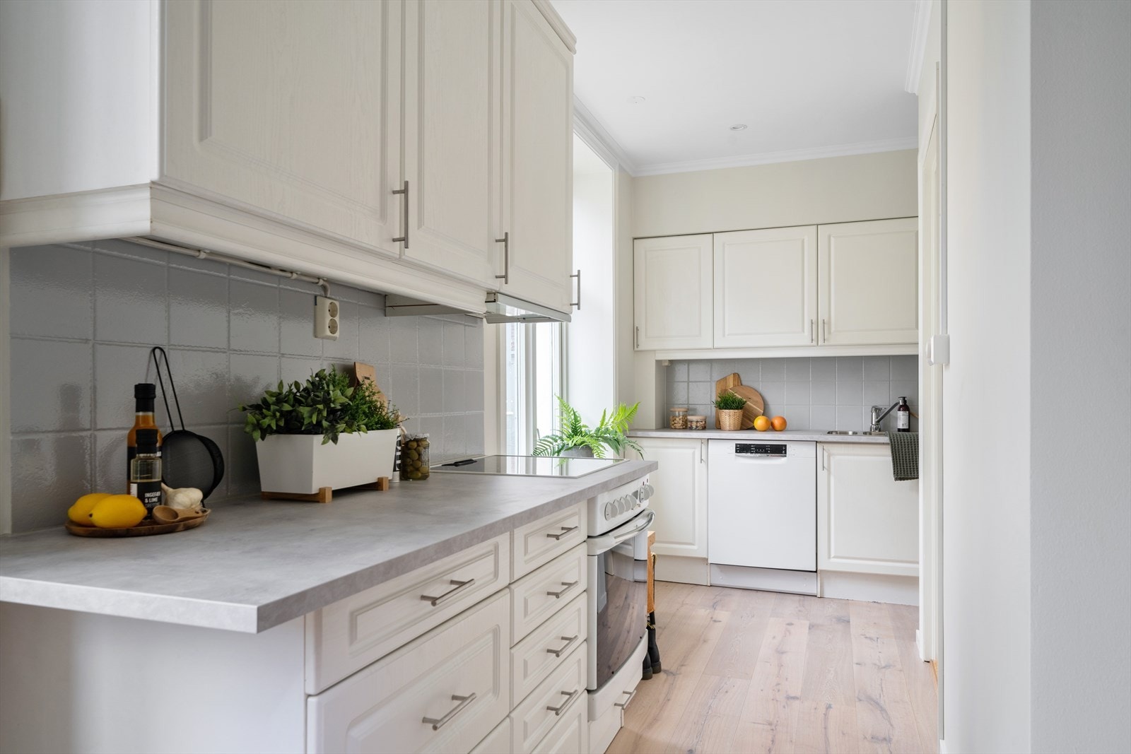 Oversized benkeplate for ekstra arbeidsplass Galleribilde