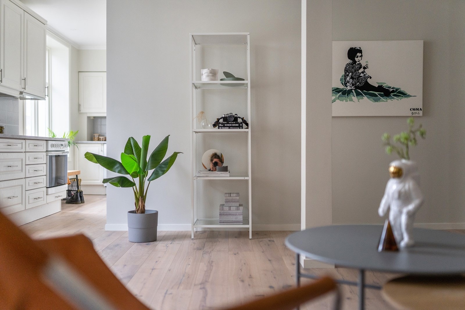 Store veggflater med plass for oppbevaringsmøblement Galleribilde