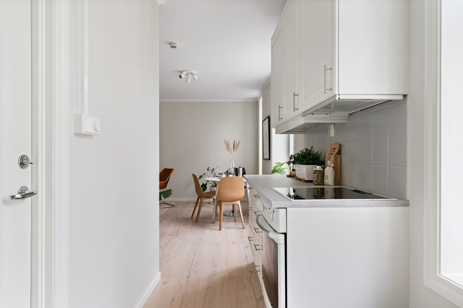 Leiligheten er malt i lyse og delikate farger Galleribilde