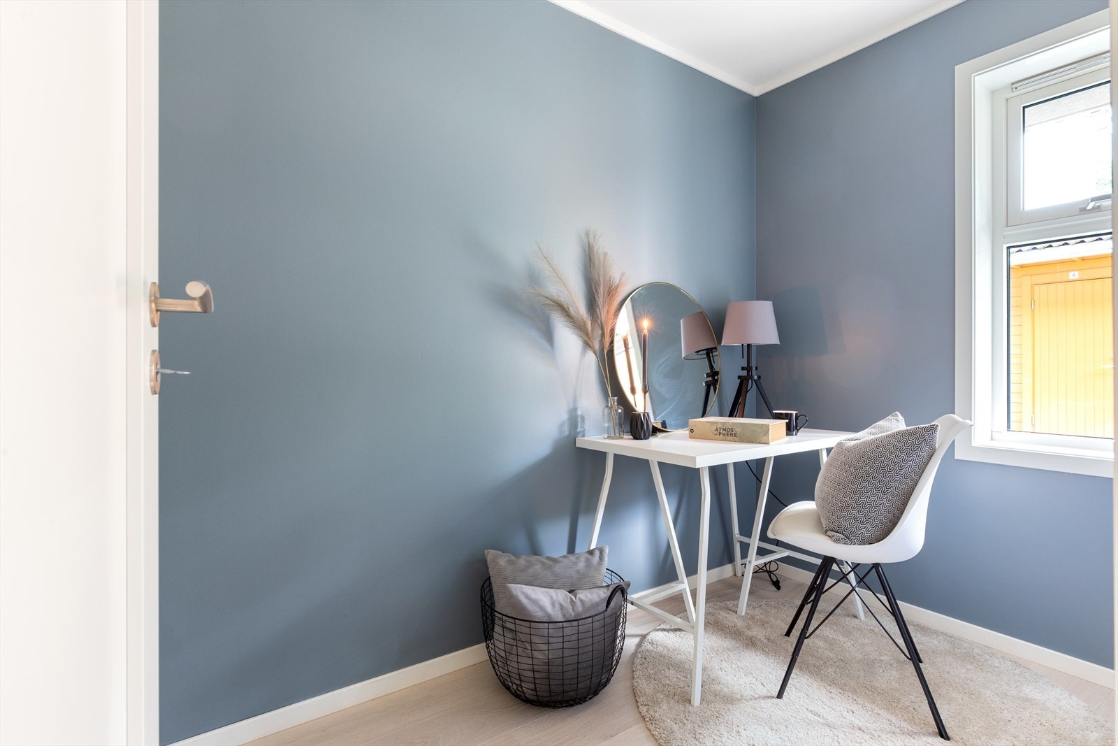 Nye én-stavs parkettgulv og nymalte vegger som i resten av leiligheten Galleribilde