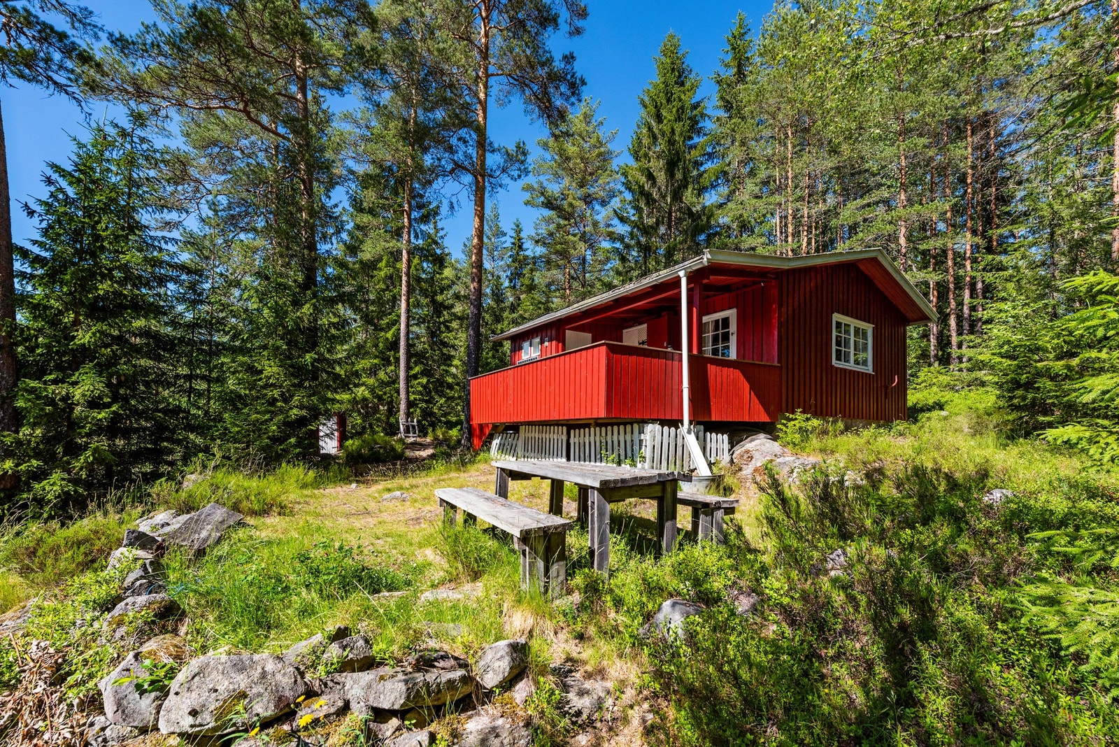 Idyllisk hytte i naturskjønne omgivelser Galleribilde