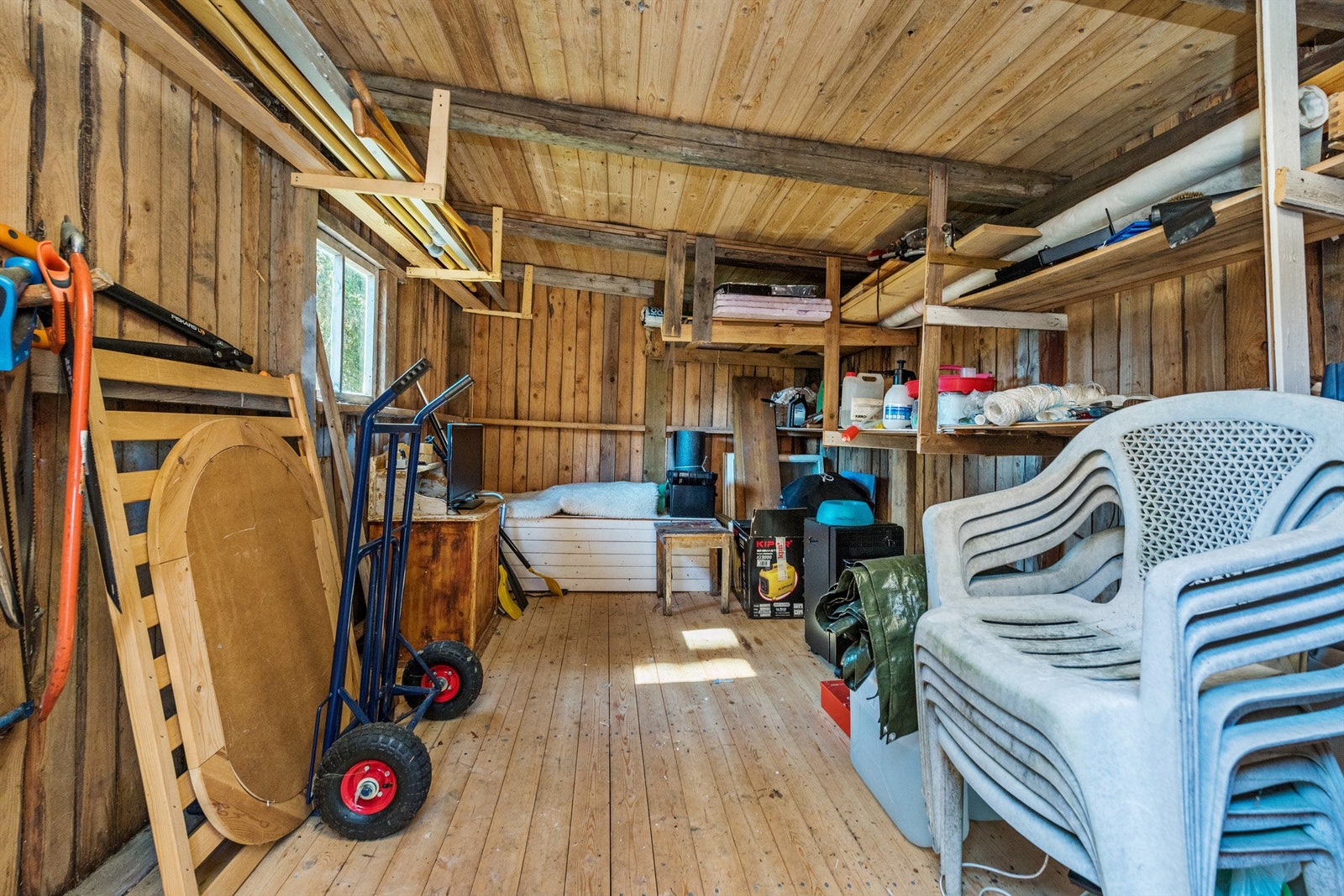 Uthus/bod Galleribilde