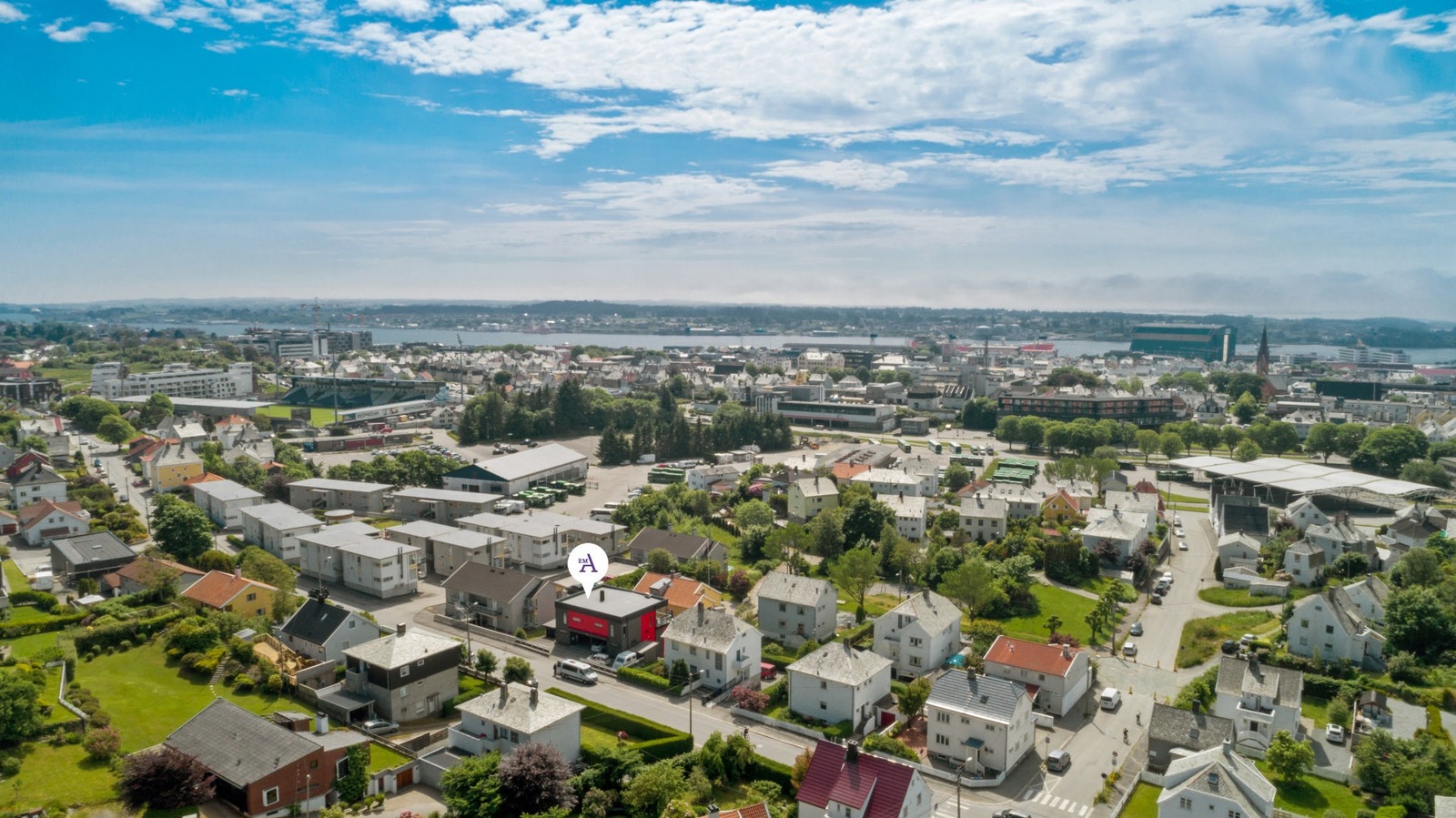 Bare ta en titt og legg merke til beliggenheten! Man kommer ikke stort mer sentralt. "Alt" i gangavstand! Galleribilde