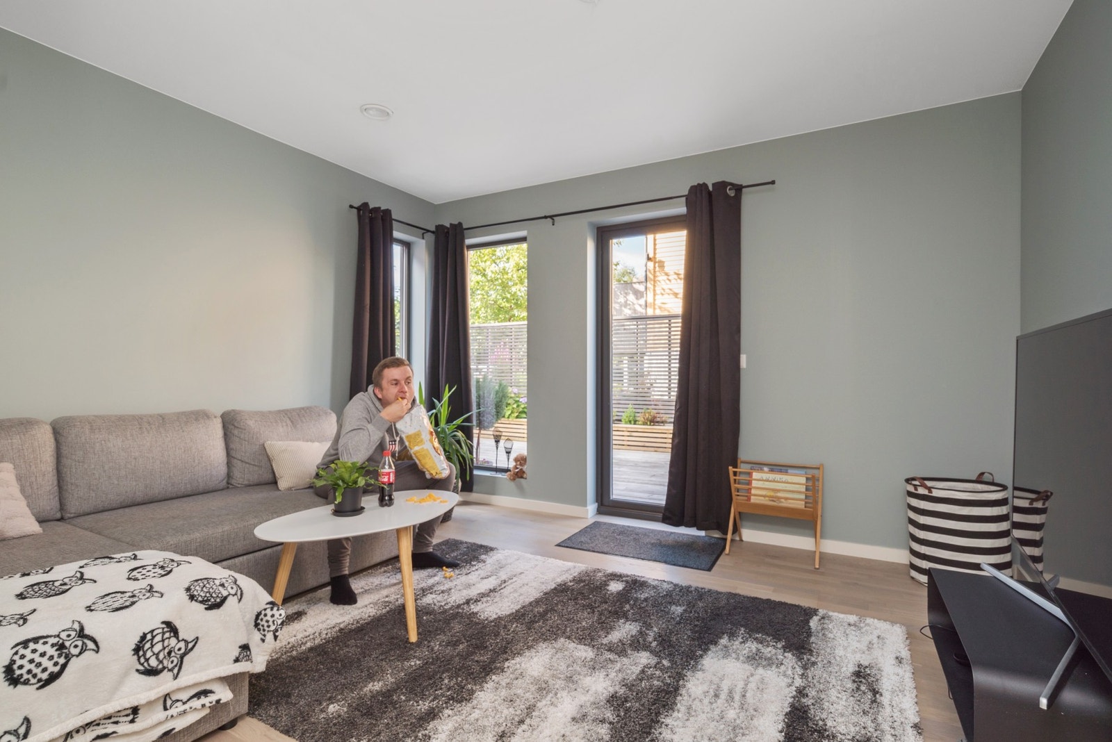 Kjellerstue, eller soverom? Valget er helt opp til deg. Ostepop og kald cola er uansett valg av romdisponering, en kombinasjon som anbefales av megler. Galleribilde