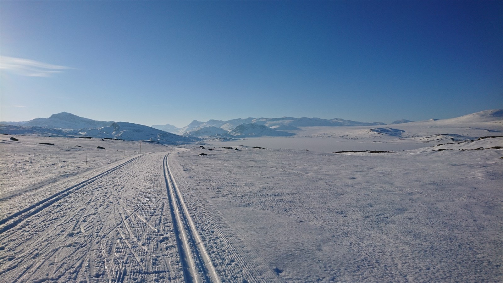 På vinterstid er det mulig å parkere ved Garli (Beitostølen), og leie scootertransport (ca. 16 km). Galleribilde