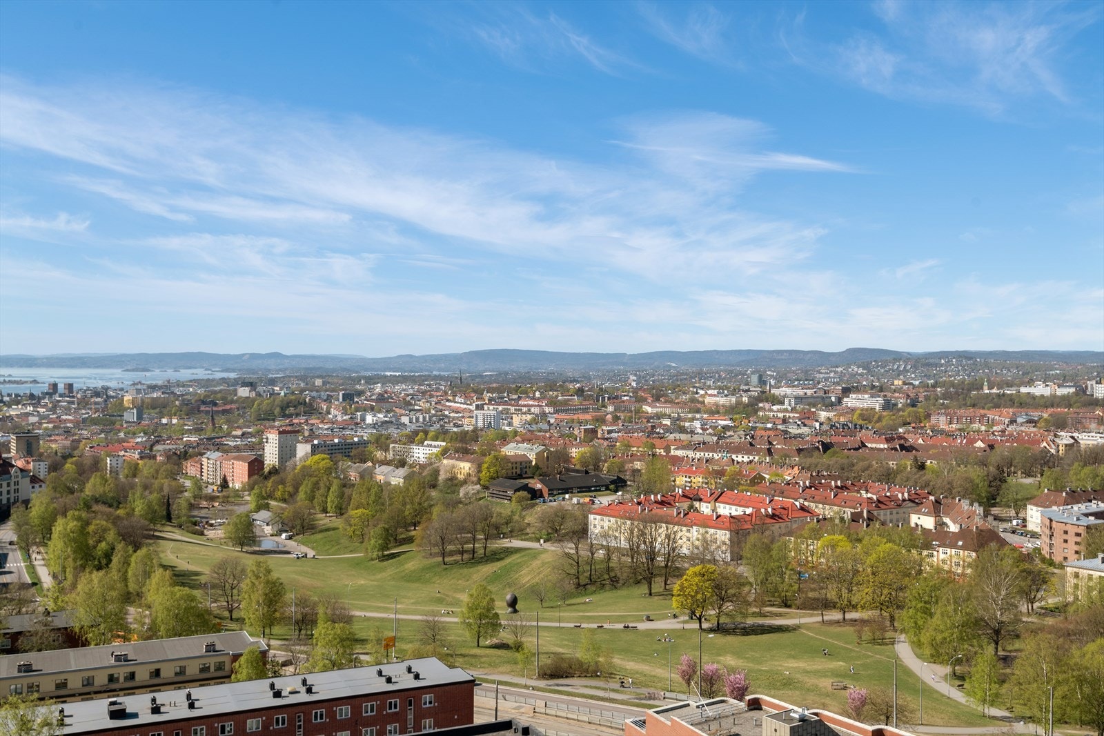 Takterrassen har en 360 graders utsikt mot hele Oslo. Galleribilde