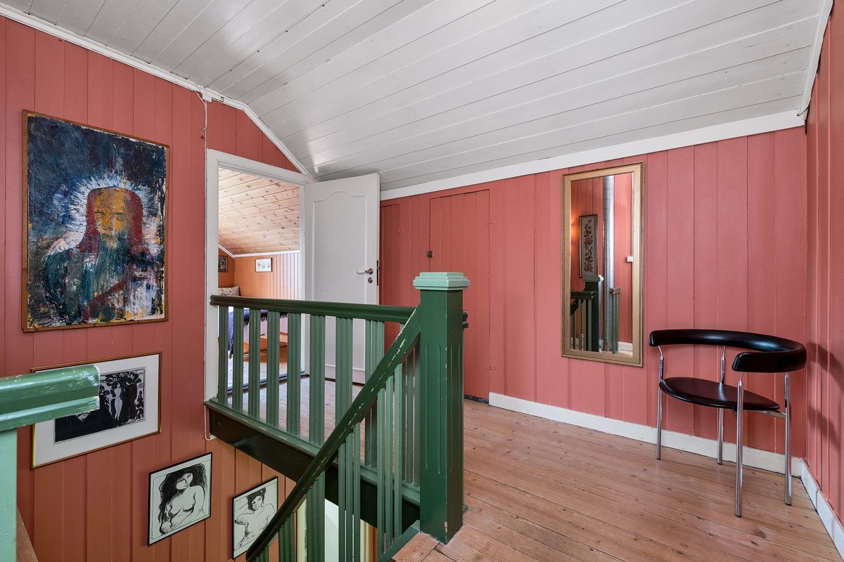 Trapperommet med trapp ned til første etasje. Galleribilde