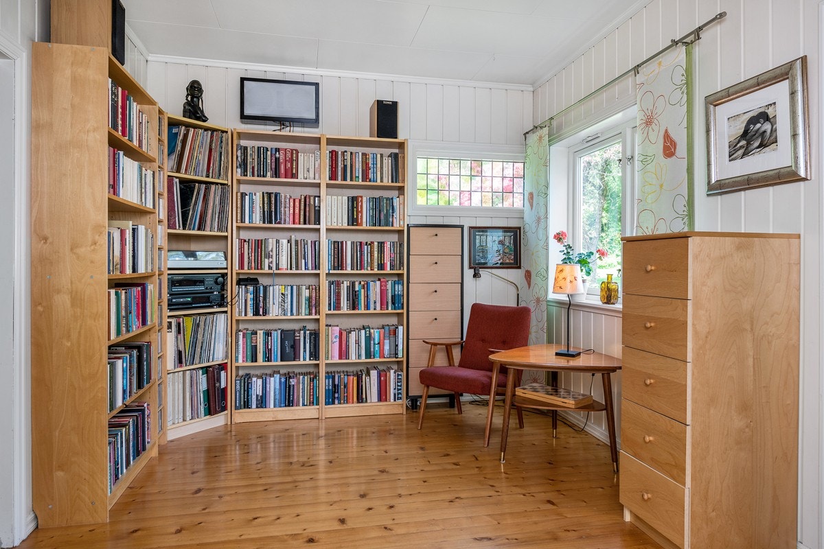 I tilknyttning til stuen er det innredet et bibliotek. Galleribilde