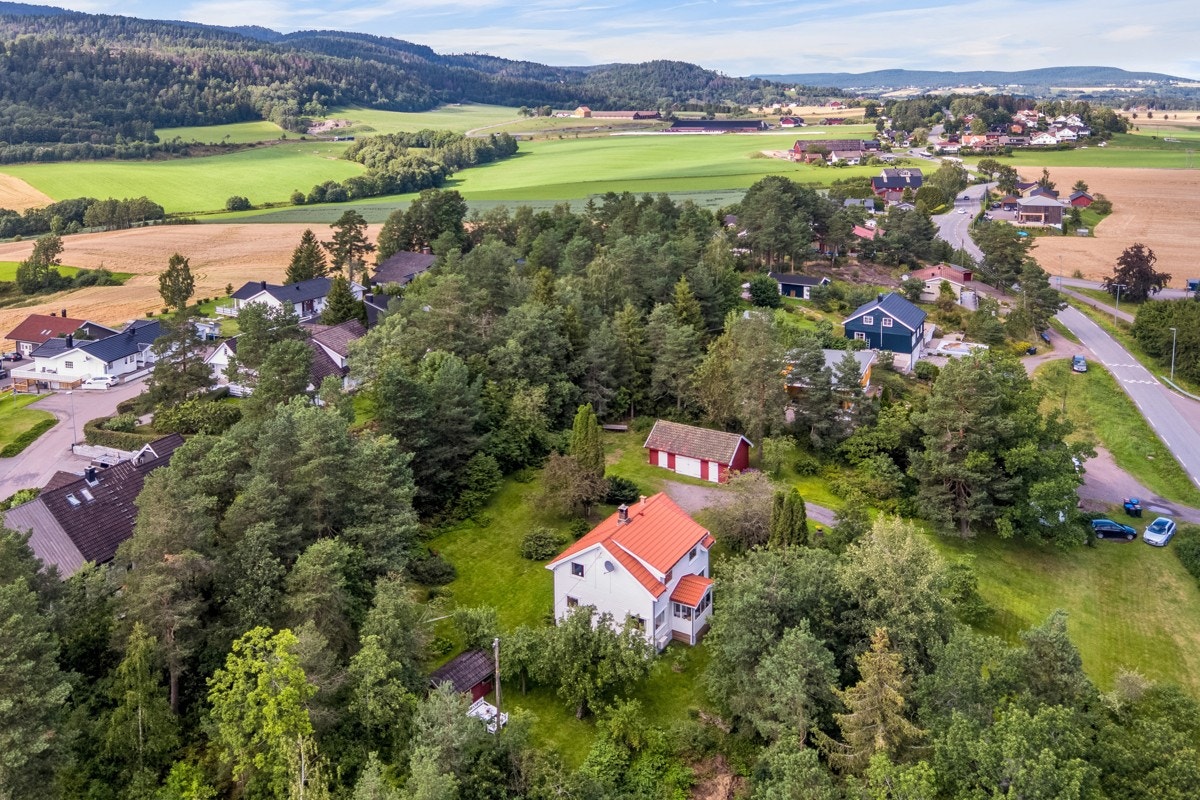 Eiendommen er på over 4,2 mål. Galleribilde