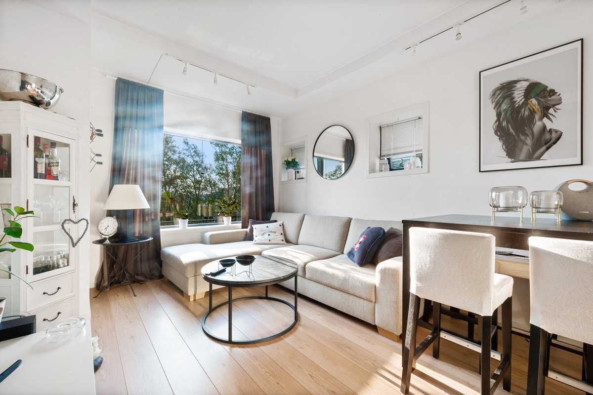 Hageleilighet - Leies i dag ut for kr 12.000,- pr. mnd. + strøm og internett. Det medfølger hvitevarer på kjøkkenet. Galleribilde