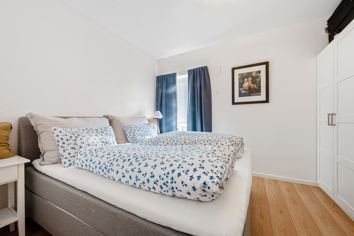 Hageleilighet - To soverom på hhv. 8 og 12 m² Galleribilde