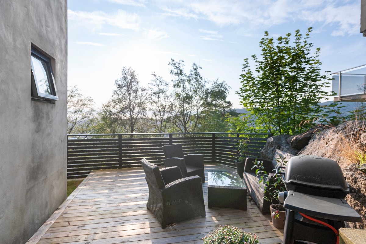 Hageleilighet - Egen terrasse ved inngangspartiet. Galleribilde