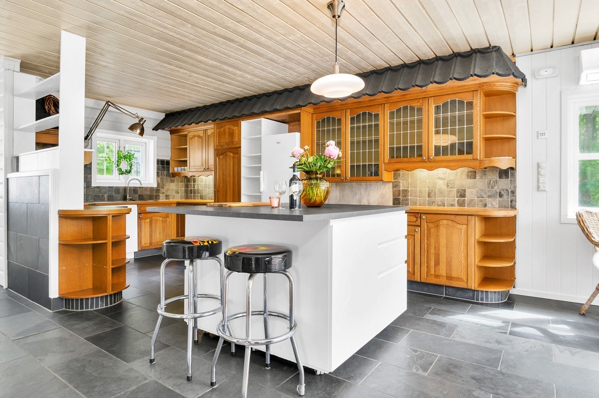 Kjøkken med kjøkkenøy Galleribilde