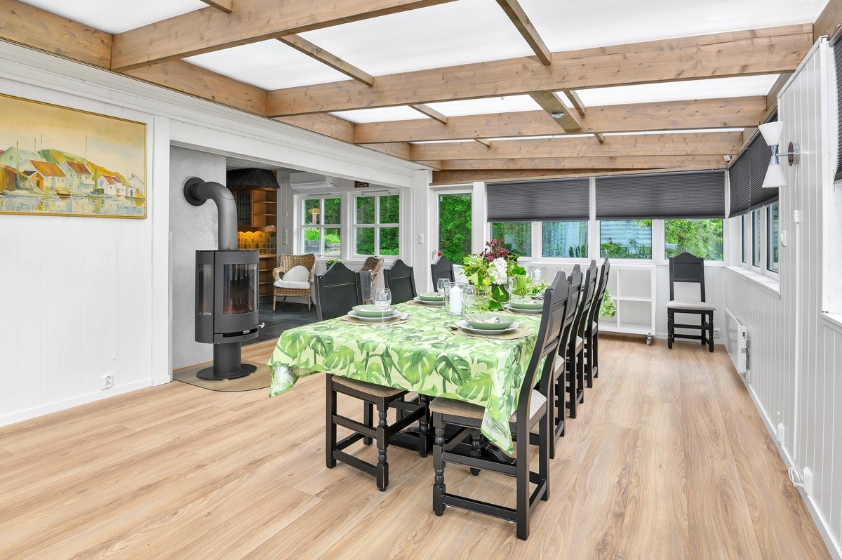 Hagestue med utgang til terrasse Galleribilde