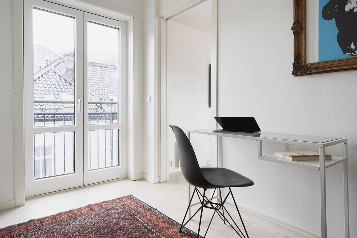 Det er fransk balkong på soverommet. Galleribilde