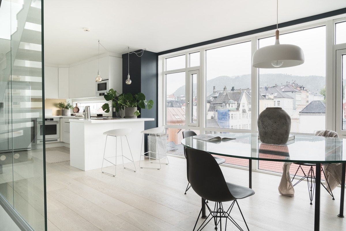 Det er god plass til å innrede med spisebord i naturlig tilknytning til kjøkkenet. Galleribilde