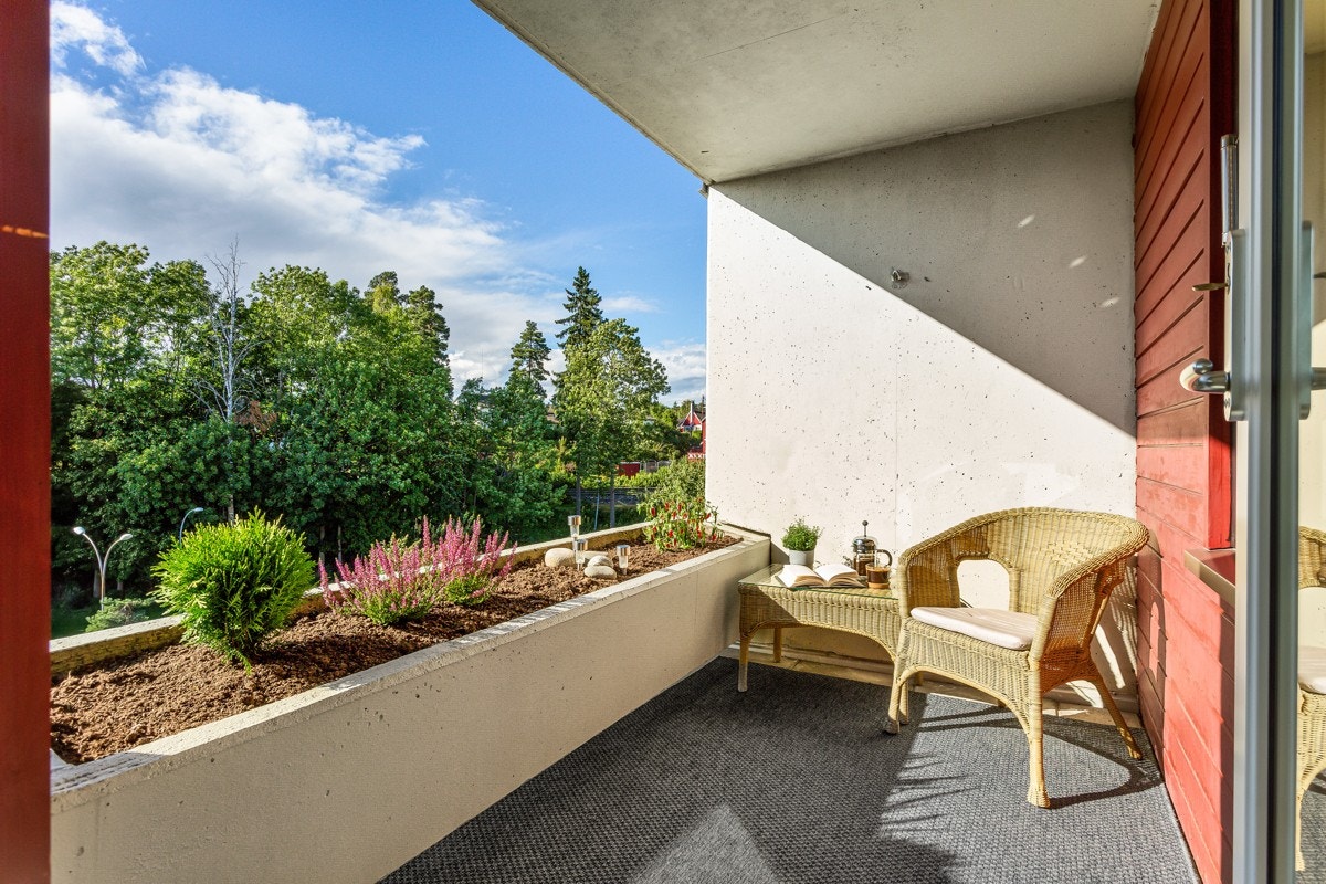 Solrik vestvendt balkong på 4 kvm. Galleribilde