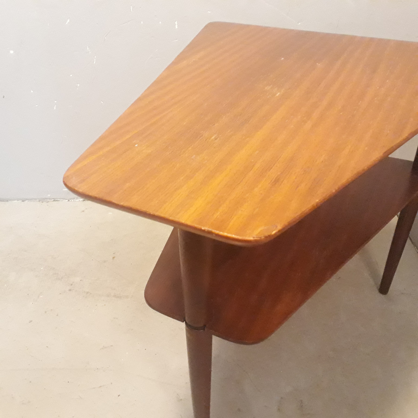funkis Trillebord 60,40,62høy | FINN.no Hans J. Wegner. Spisebord af teak med hollandsk udtræk