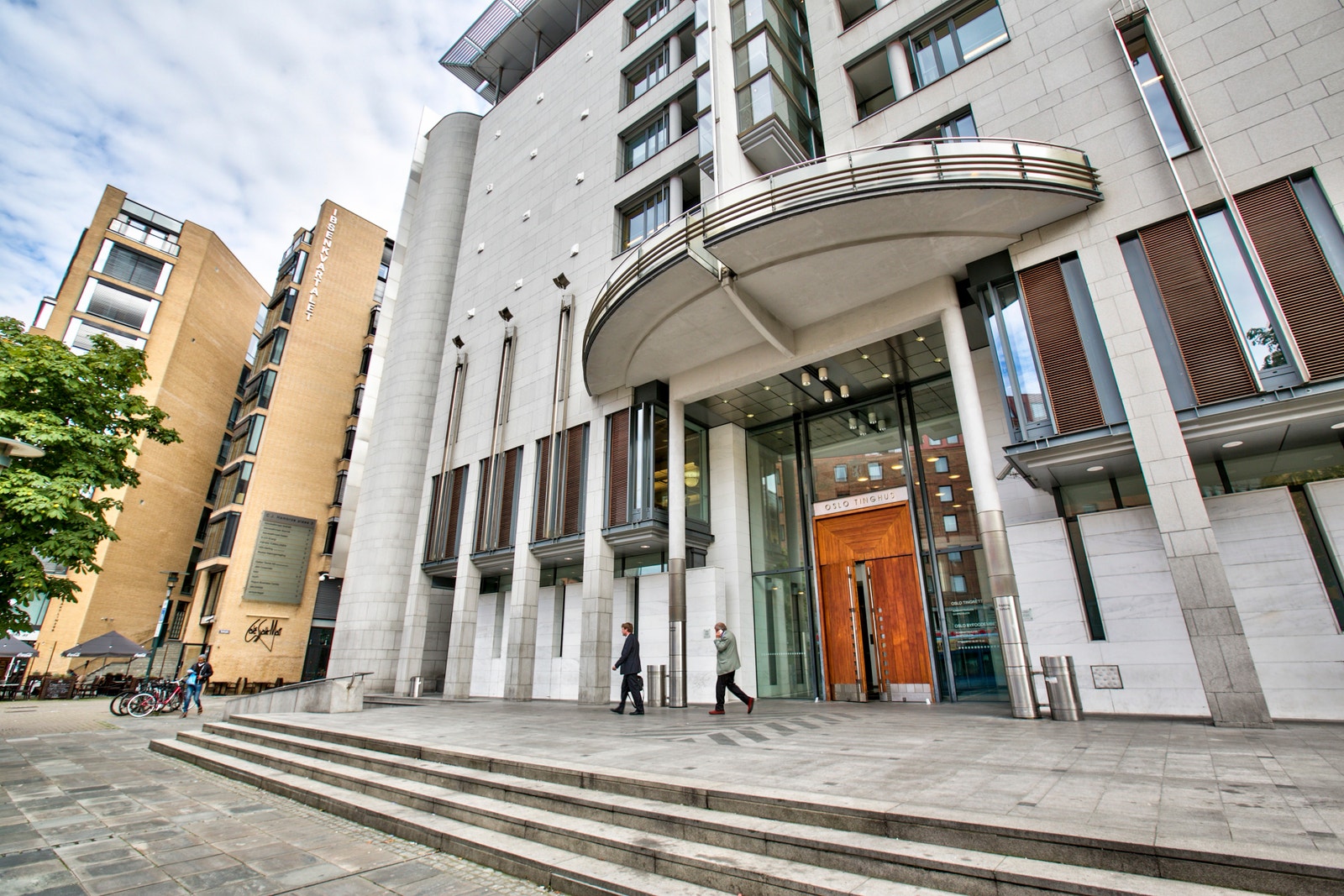 Tinghuset er nærmeste nabo Galleribilde