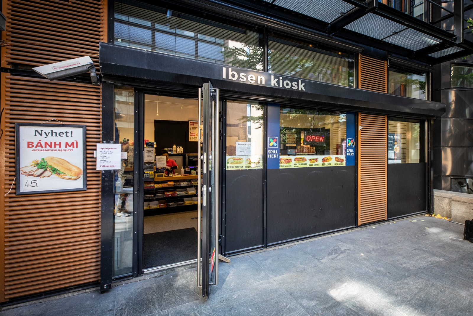 I kiosken får du ferske baguetter og vårruller, veldig populært! Galleribilde