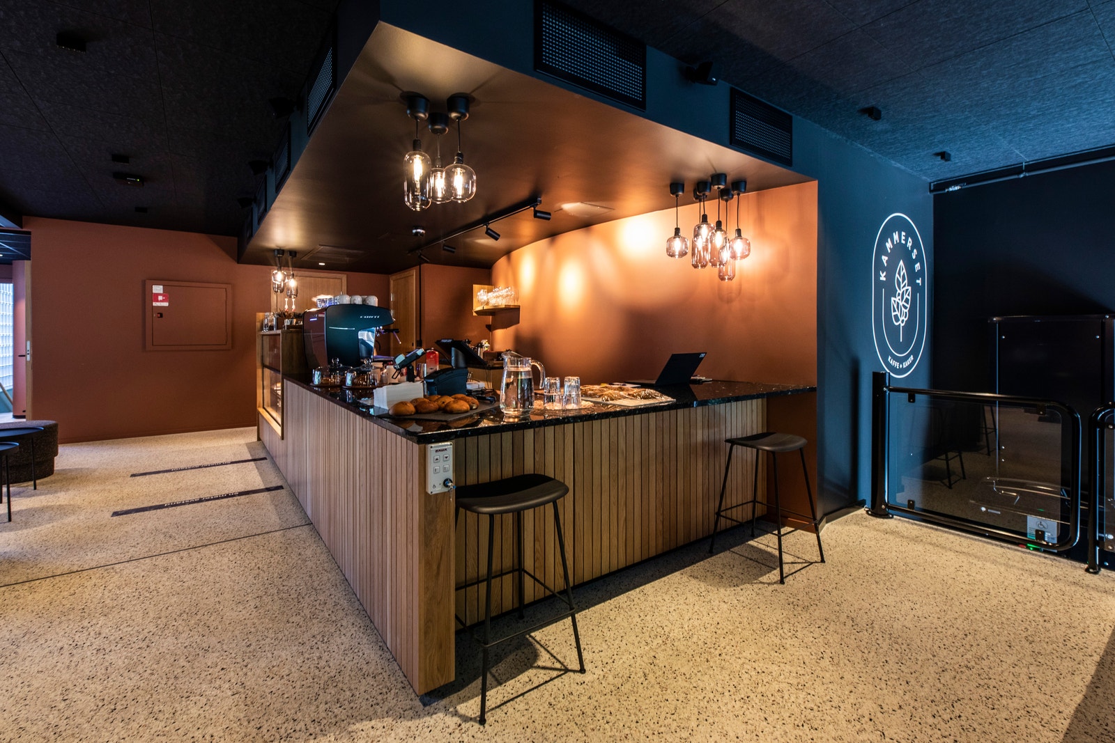 Kammerset kaffe og kaker, delikate lokaler som også kan leies til events Galleribilde