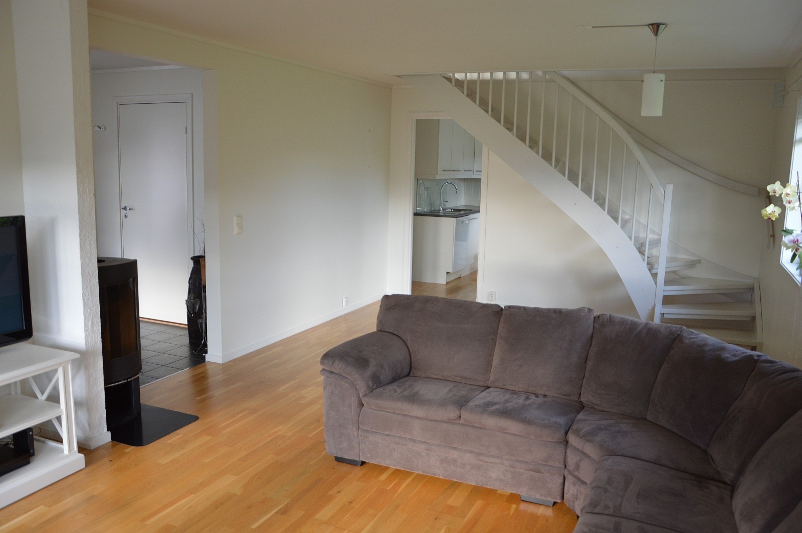 Stue m/trapp opp til 2.etg. Galleribilde