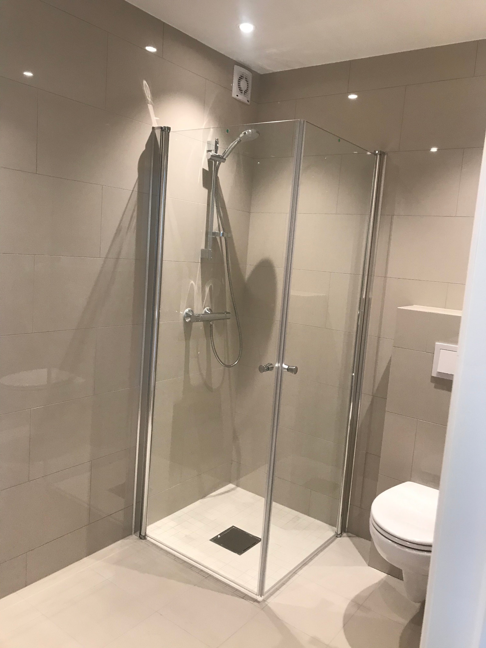 Nytt bad m/opplegg for vaskemaskin Galleribilde