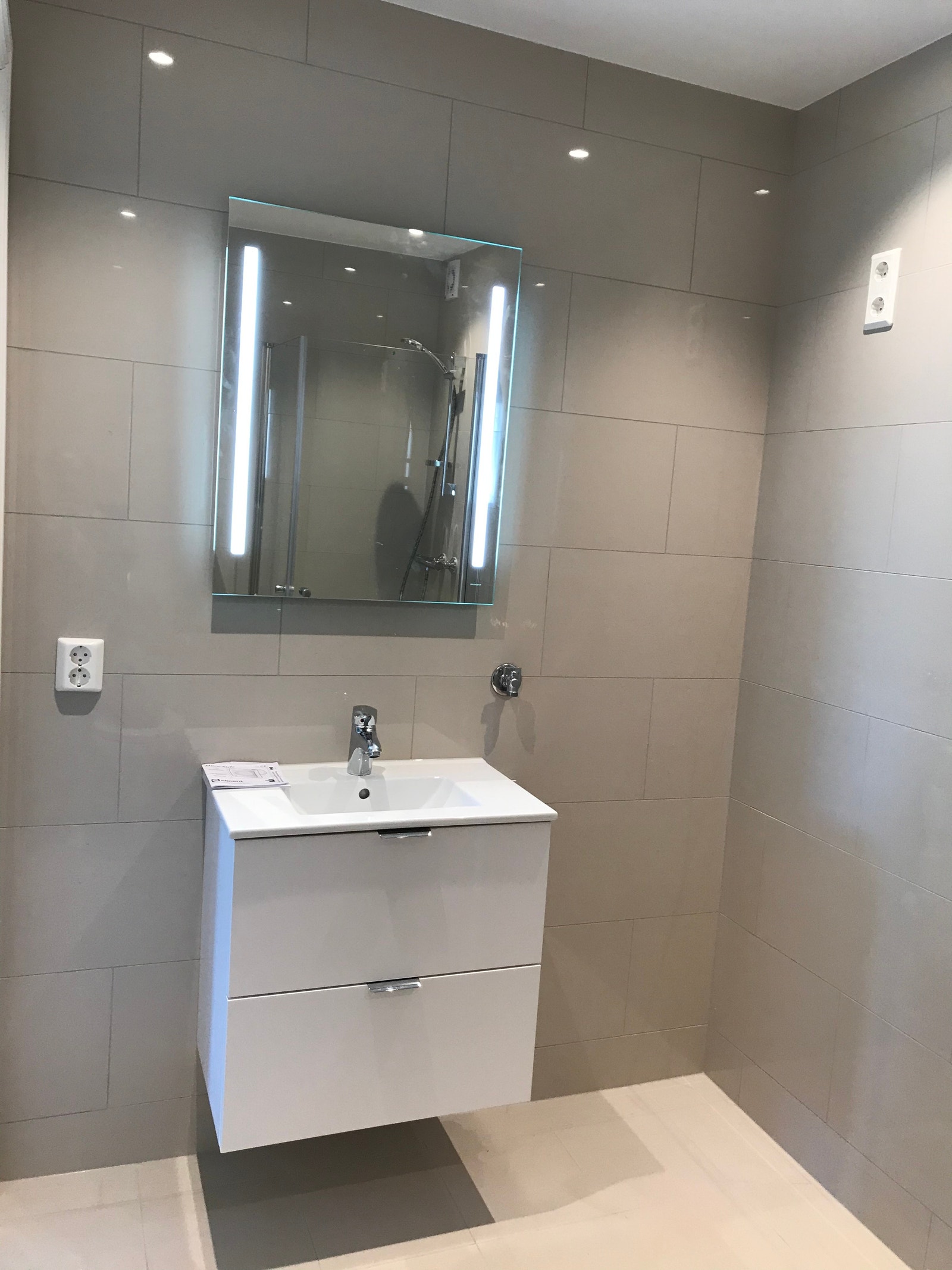 Nytt bad m/opplegg for vaskemaskin Galleribilde