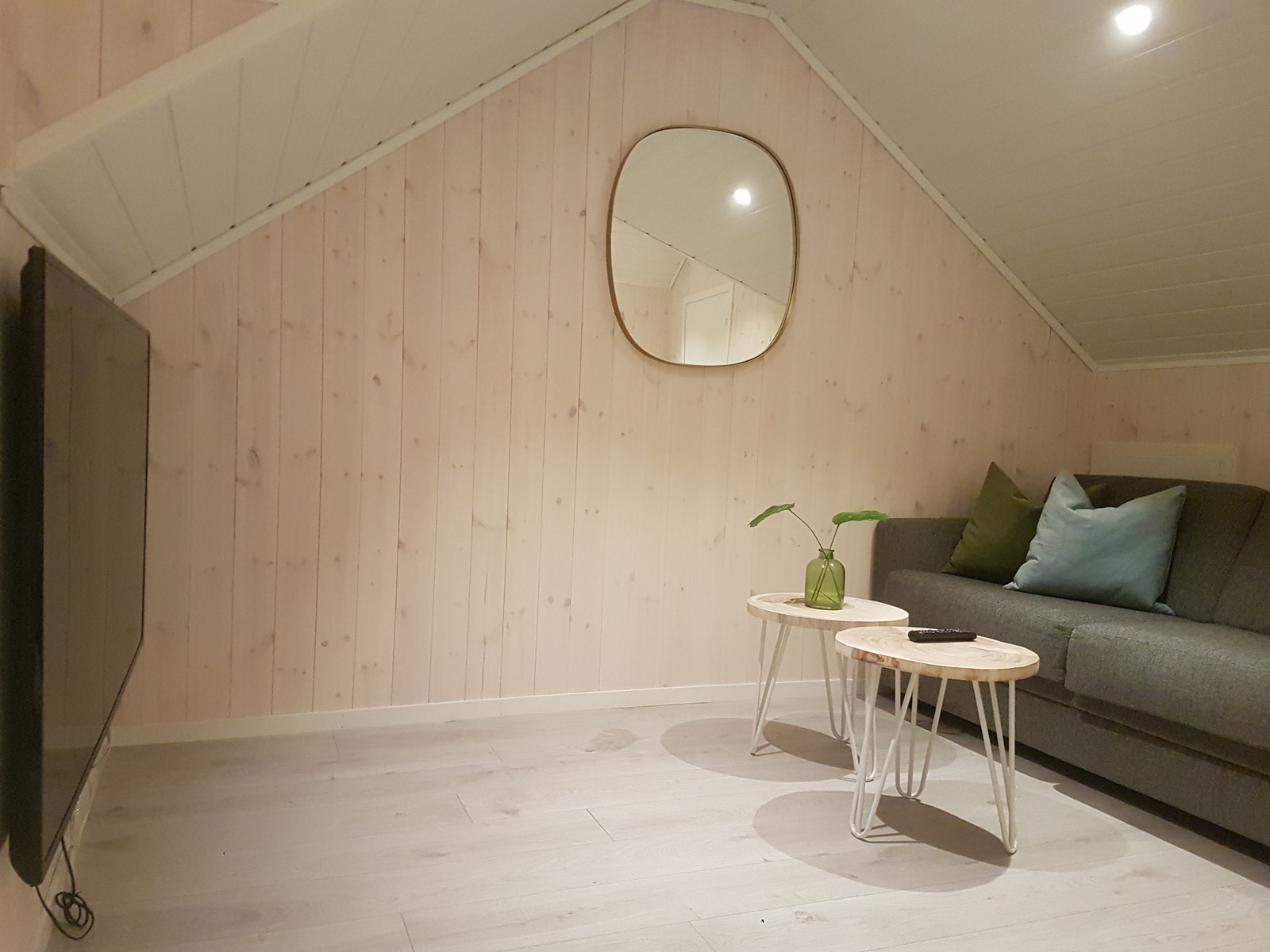 Egen tv-stue til barna/ungdommen med 65 Samsung tv. Galleribilde