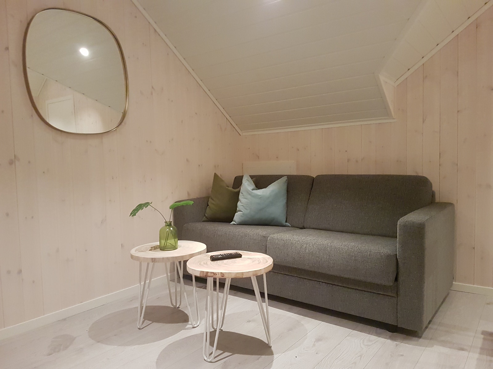 Egen tv-stue til barna/ungdommen med 65 Samsung tv. Galleribilde