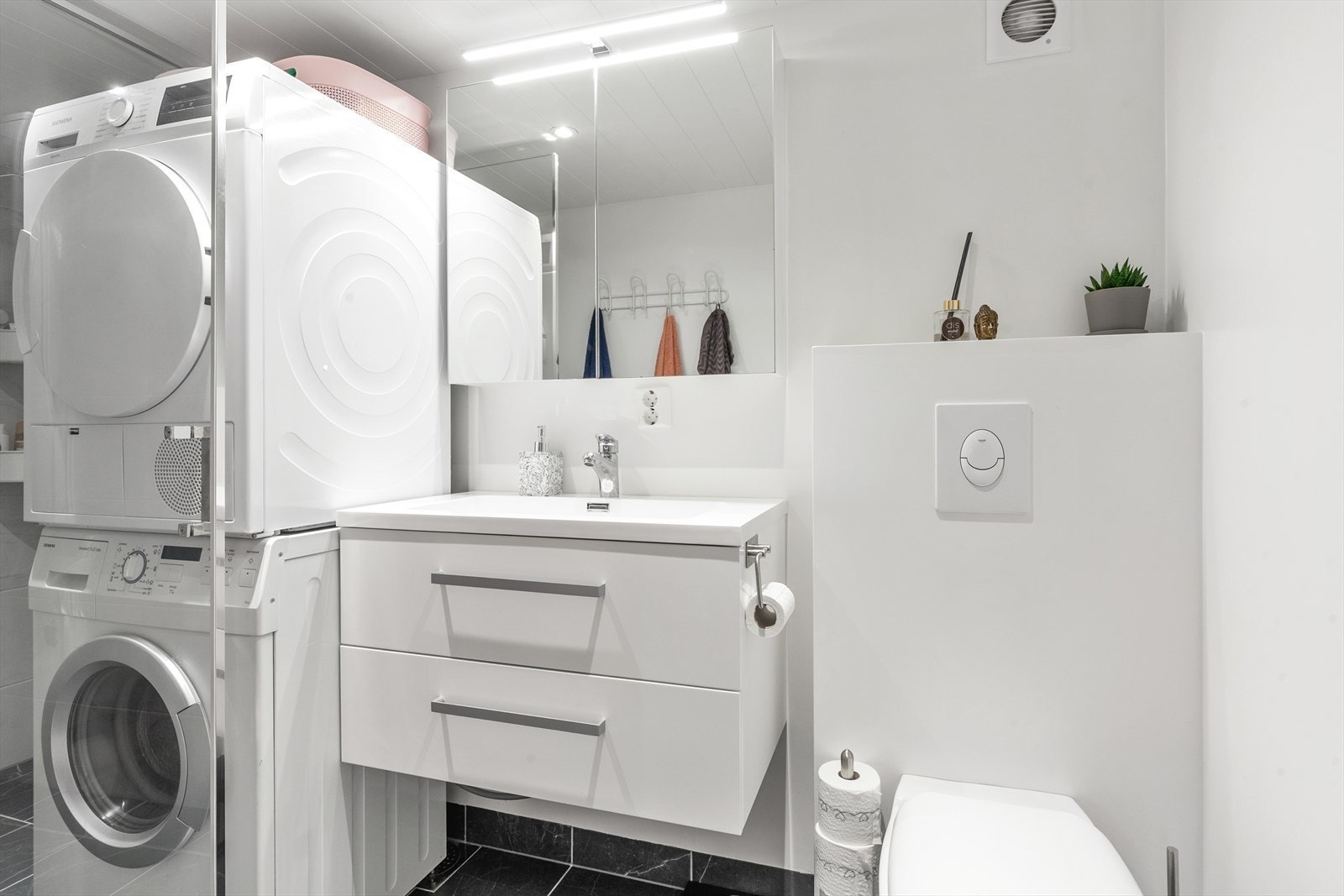 Bad (merk at leiligheten leies ut umøblert) Galleribilde