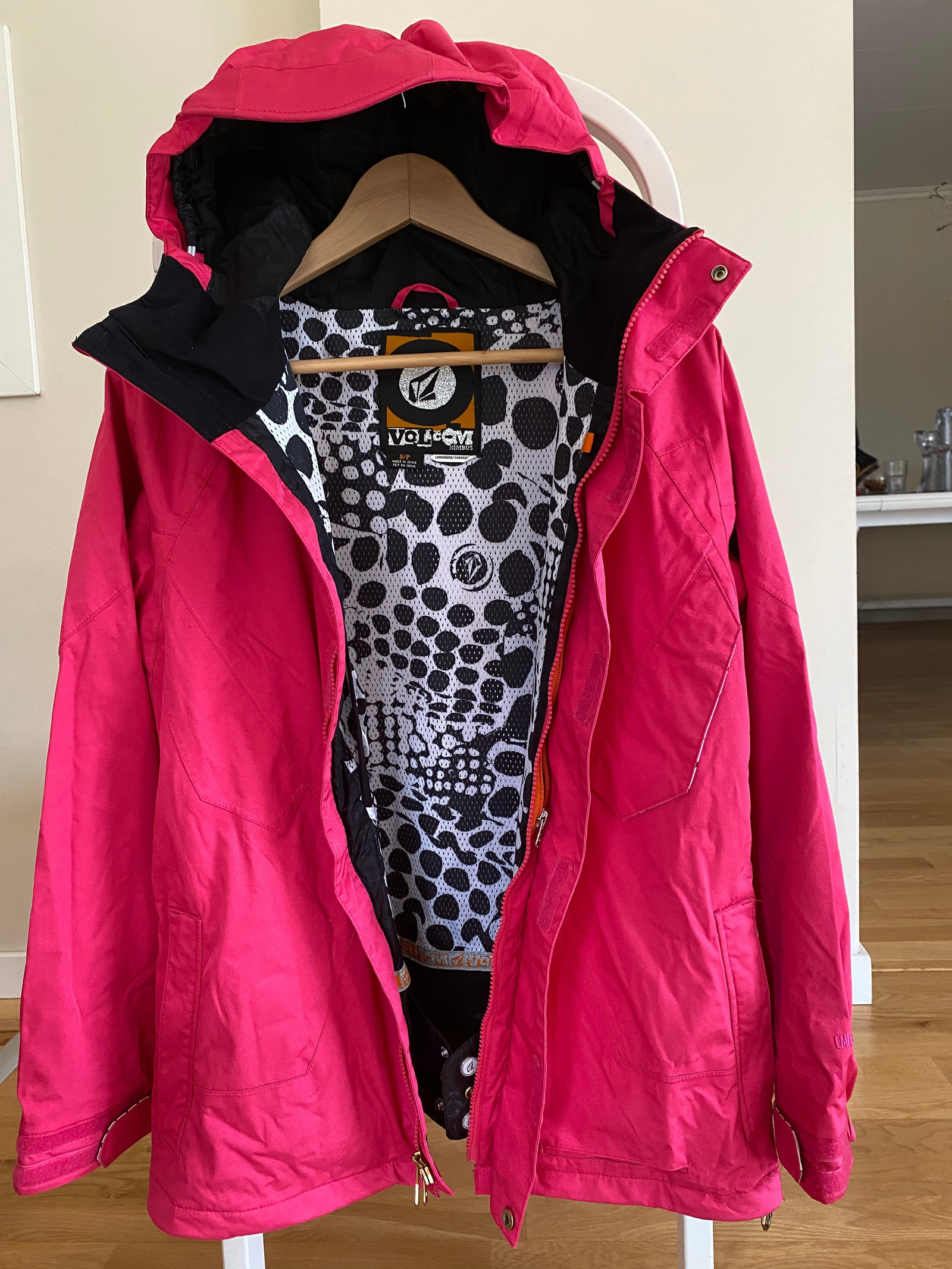Volcom all slag vær jakke til jenterdame. Str. S, kr. 499kr Volcom all slag vær jakke til jenterdame. Str. S, kr. 499kr