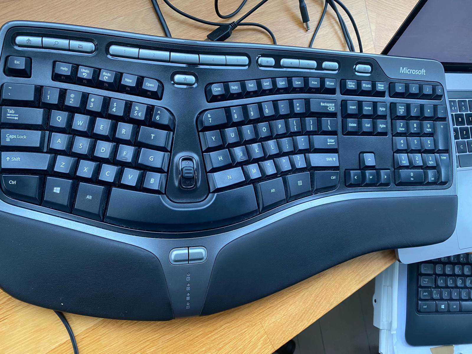 Microsoft Natural Ergonomic Keyboard 4000 English layout MICROSOFT MS Natural Ergonomic Keybord 4000 Nordic | Milrab.no