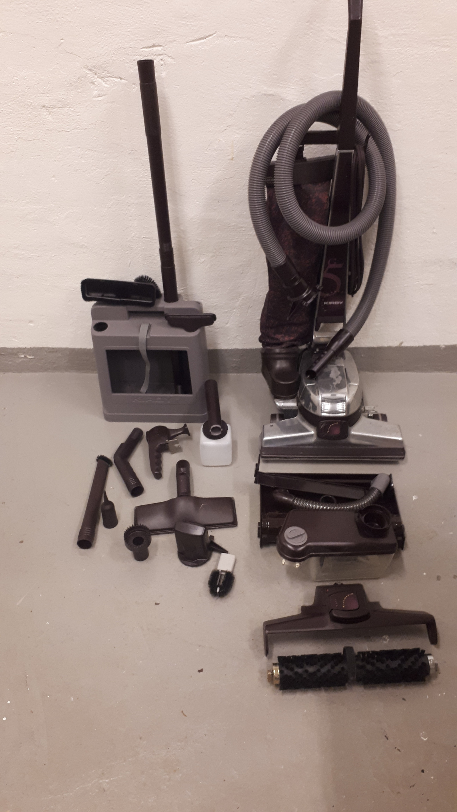 KIRBY G6 STØVSUGER MED TEPPERENSER M.M. 1 995 KR | FINN.no KIRBY G6 STØVSUGER MED TEPPERENSER M.M. 1 995 KR | FINN.no