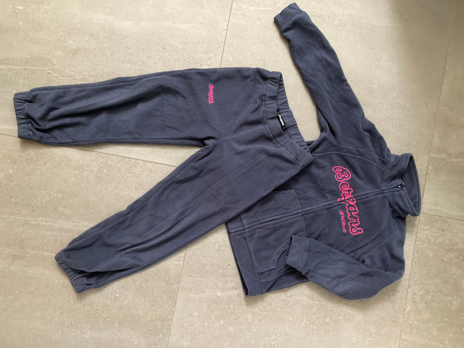 Bergans fleece jakke og bukse str. 116 | FINN.no Bergans jakke og bukse 116 | FINN.no