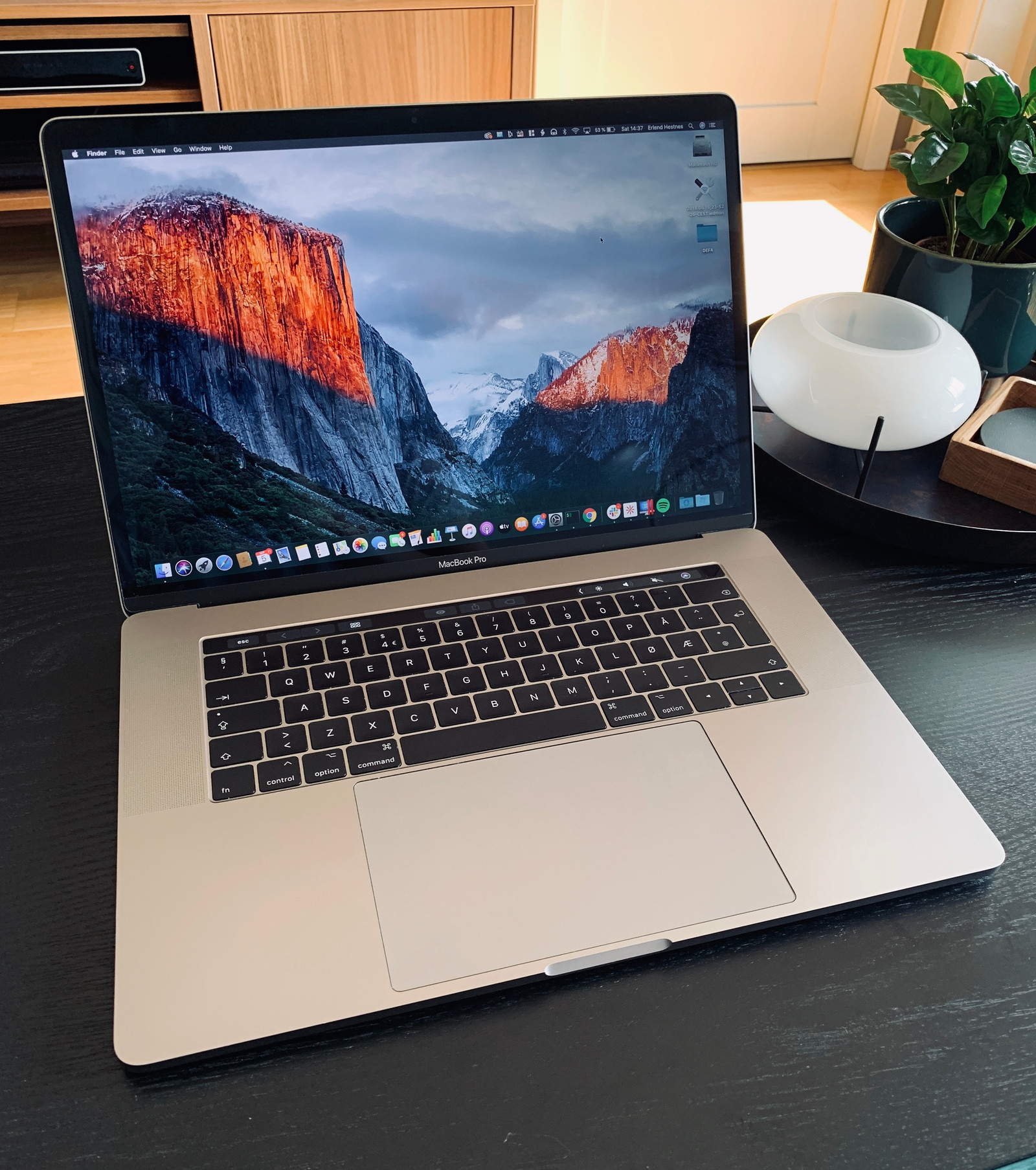 MacBook Pro 15 2017 (2.9GHz i7, 16GB RAM, 512GB SSD, Radeon MacBook Pro (15 inch, 2017) 256GB | FINN.no
