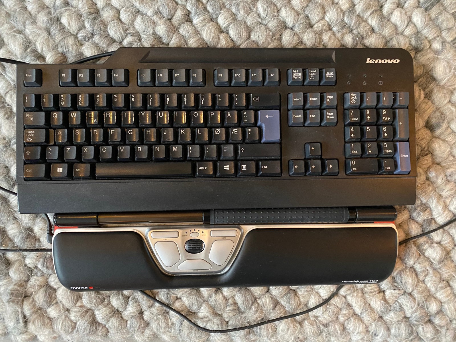 Lenovo tastatur med roller mouse pad | FINN.no Lenovo tastatur med roller mouse pad | FINN.no