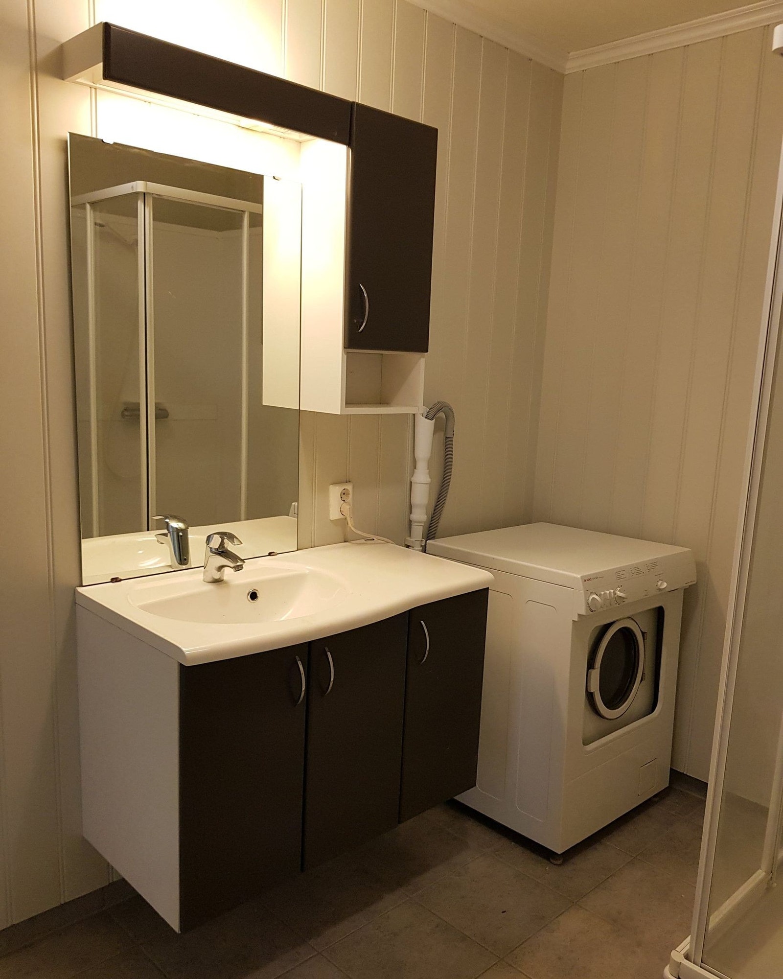 Bad. Vaskemaskinen kan følge med om ønskelig. Galleribilde