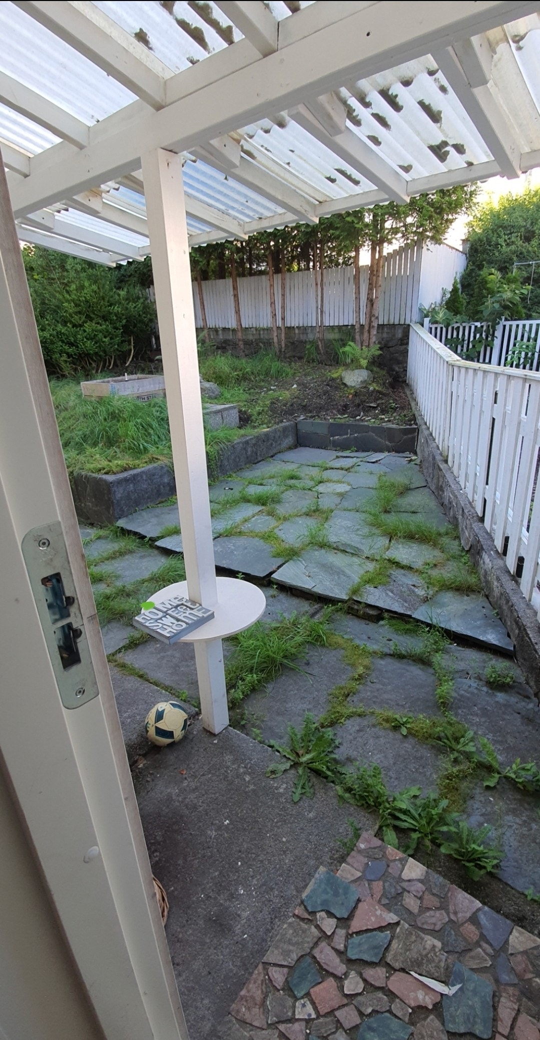 Utgang til hage direkte fra kjøkken (vanlig tel. Bilde) Galleribilde