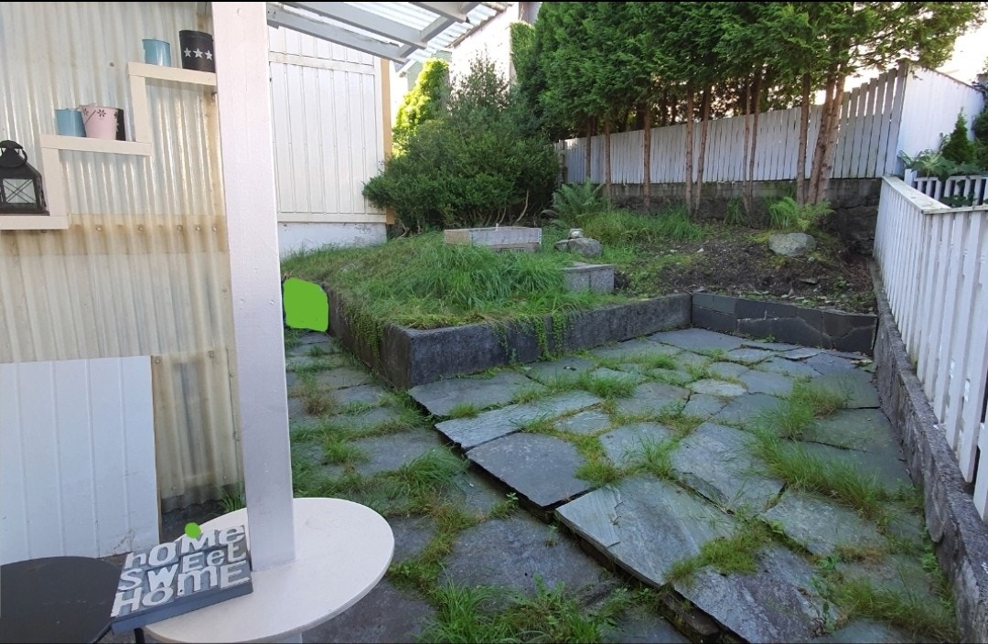 Utgang til hage direkte fra kjøkken (vanlig tel. Bilde)hei Galleribilde