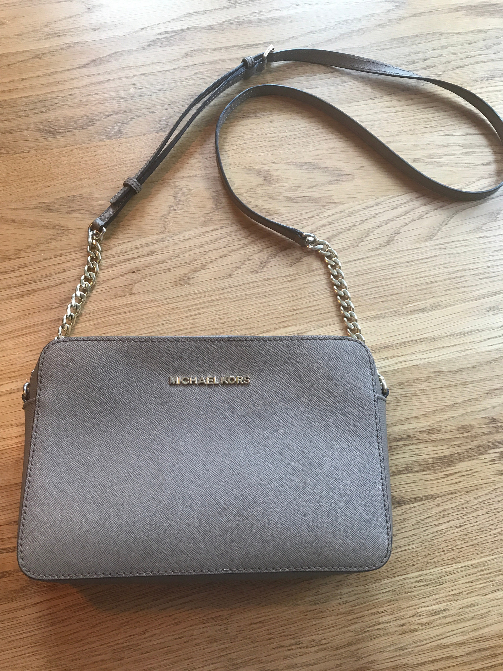 Michael Kors Jet Set travel crossbody veske | FINN.no Michael Kors Jet Set Travel Crossbody Veske | FINN.no