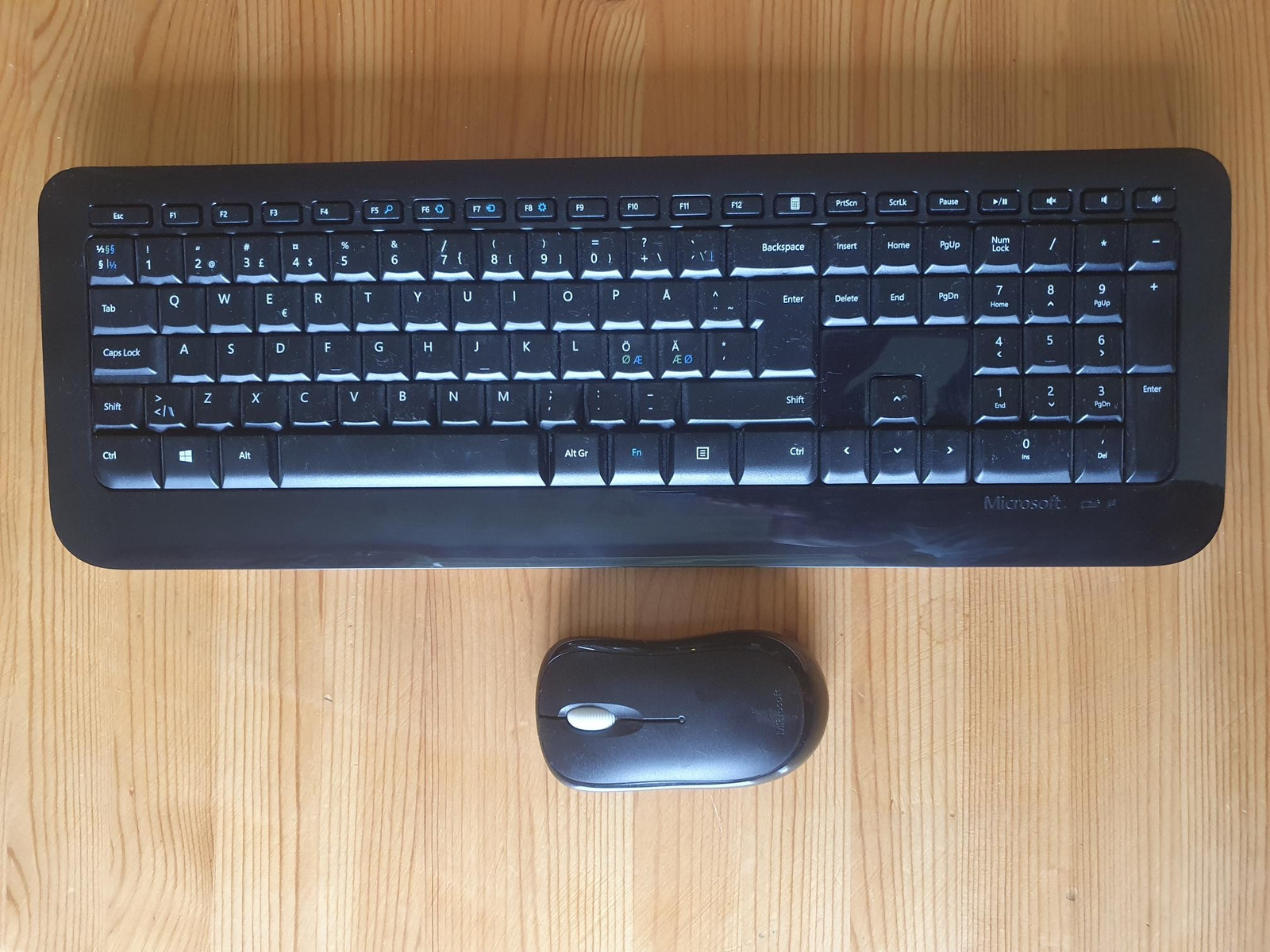 Lite brukt trådløst tastatur og mus til salgs | FINN.no Lite brukt trådløst tastatur og mus til salgs | FINN.no