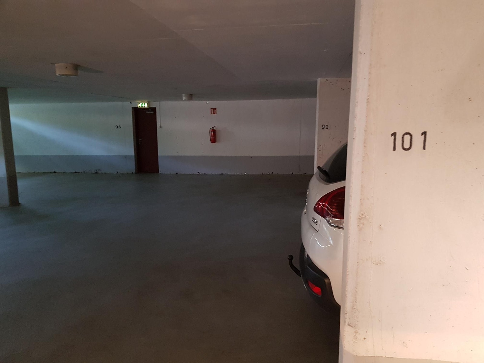 Nærme utgangsdør med kodelås/appstyrt, ut mot sør. Galleribilde